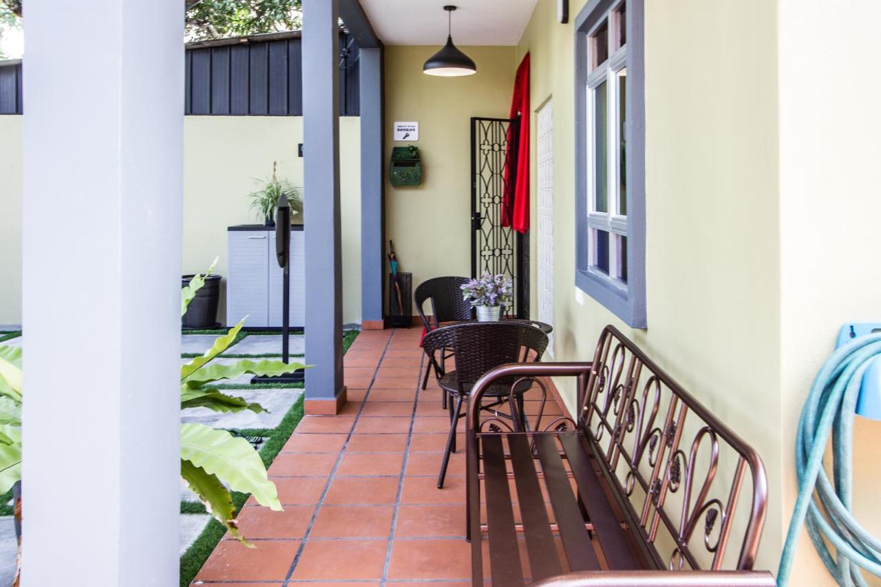 Explore 5Br Gardenhouse Retreats Butterworth Exterior foto