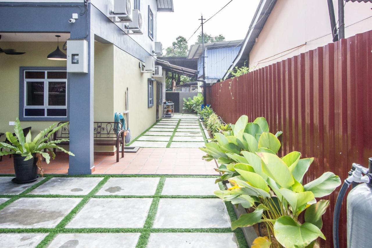 Explore 5Br Gardenhouse Retreats Butterworth Exterior foto